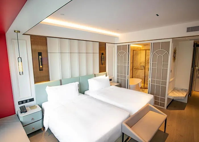 Yoho Treasure Island Hotel 5*